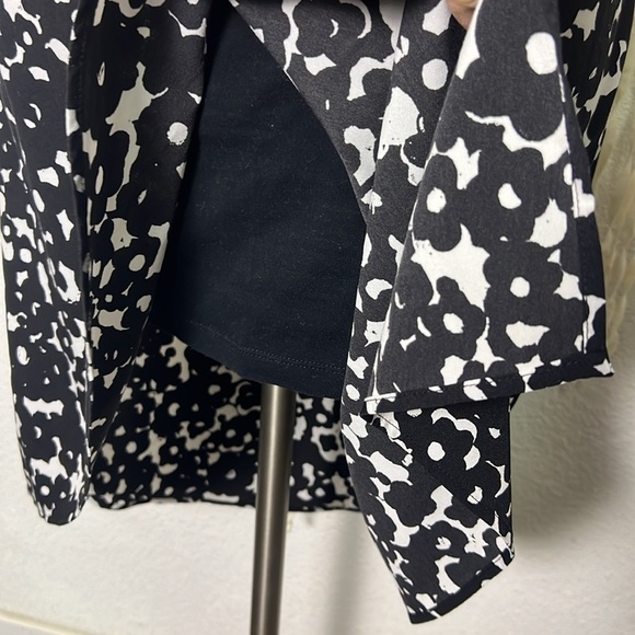 Cabi Faux Wrap Dixon Skirt Size Small in Black & White Ink Floral - Picture 4 of 10